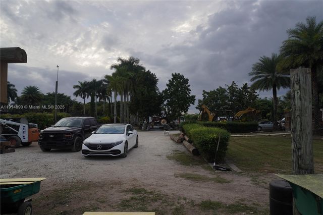 15375 SW 209 AVE, Miami, FL 33187