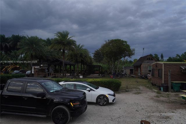 15375 SW 209 AVE, Miami, FL 33187