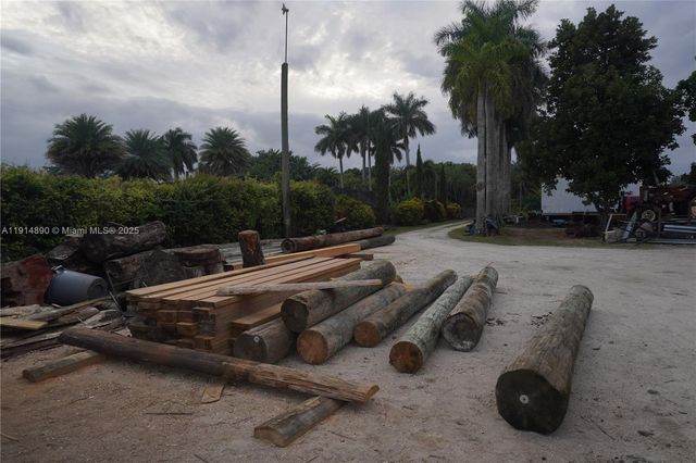 15375 SW 209 AVE, Miami, FL 33187