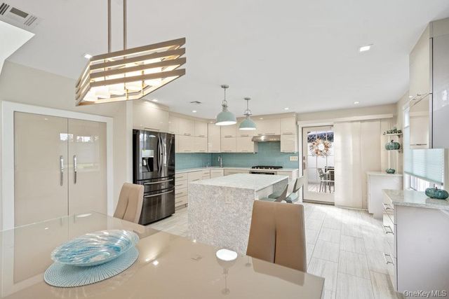 939 Manor Lane, Bay Shore, NY 11706