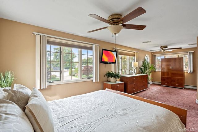 939 Manor Lane, Bay Shore, NY 11706