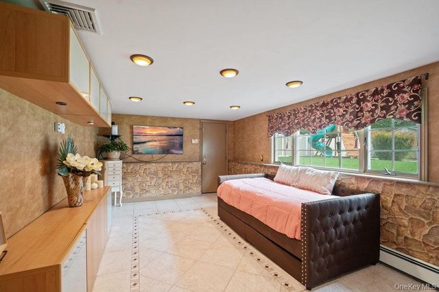 939 Manor Lane, Bay Shore, NY 11706