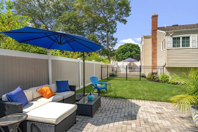 939 Manor Lane, Bay Shore, NY 11706