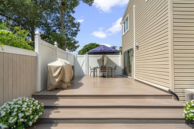 939 Manor Lane, Bay Shore, NY 11706