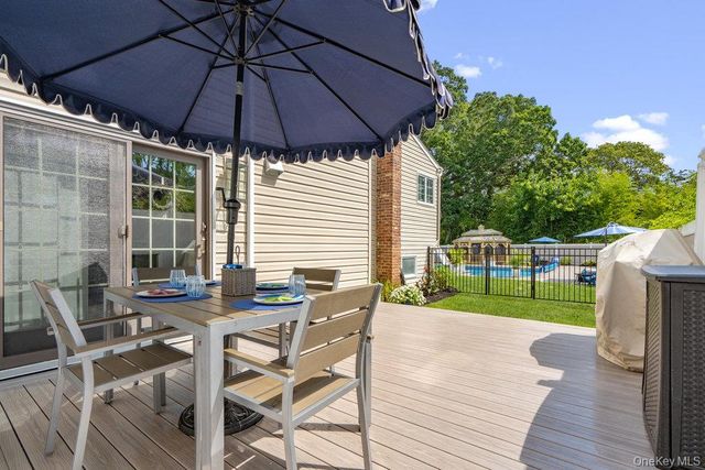 939 Manor Lane, Bay Shore, NY 11706