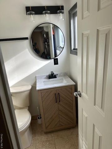 939 Manor Lane, Bay Shore, NY 11706