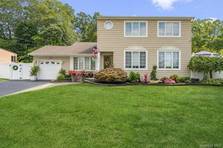 939 Manor Lane, Bay Shore, NY 11706