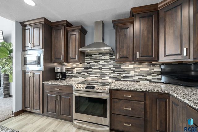 104 Tiger St Street, Harrisburg, SD 57032