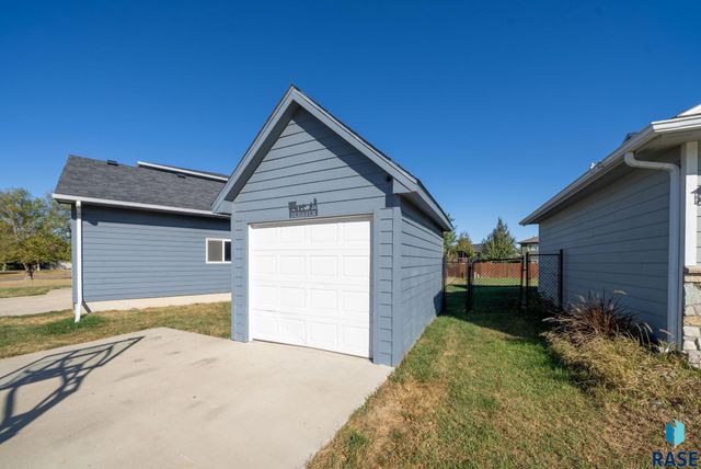 104 Tiger St Street, Harrisburg, SD 57032