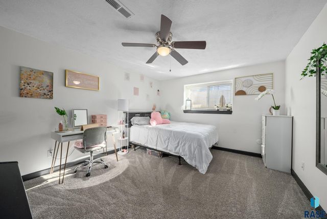 104 Tiger St Street, Harrisburg, SD 57032