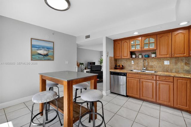 8540 SW 133rd Ave Rd 112, Miami, FL 33183