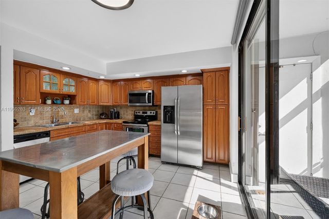 8540 SW 133rd Ave Rd 112, Miami, FL 33183