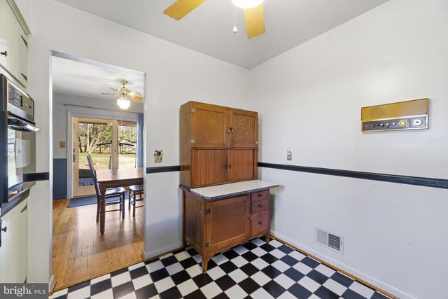 2019 VALLEY RD, Annapolis, MD 21401