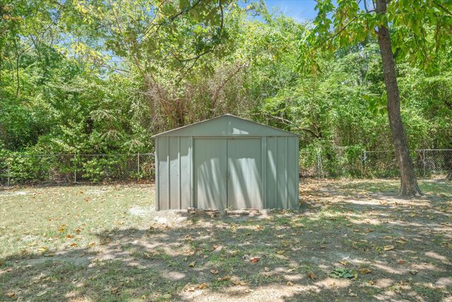 1207 Lakeside Drive, Grand Saline, TX 75140