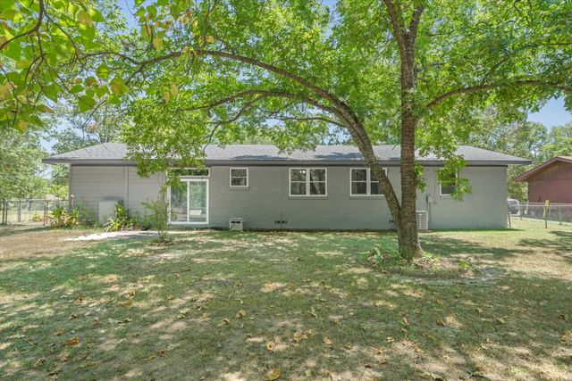 1207 Lakeside Drive, Grand Saline, TX 75140