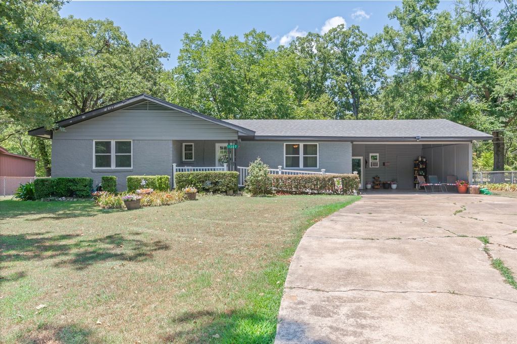 1207 Lakeside Drive, Grand Saline, TX 75140