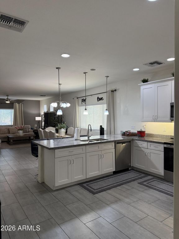 Image 16 of property listing at 1711 W POLLACK Street, Phoenix, AZ 85041