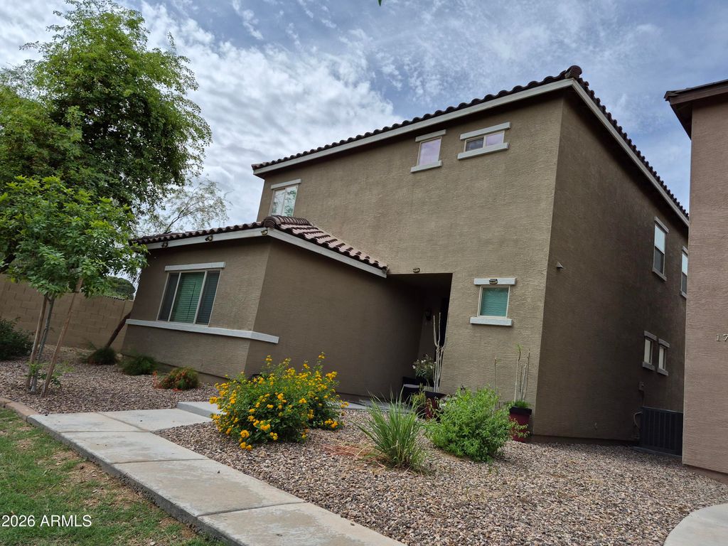 Image 2 of property listing at 1711 W POLLACK Street, Phoenix, AZ 85041