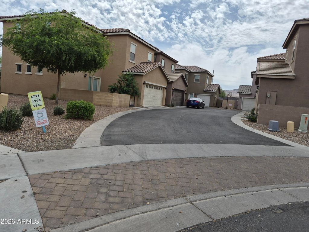 Image 23 of property listing at 1711 W POLLACK Street, Phoenix, AZ 85041