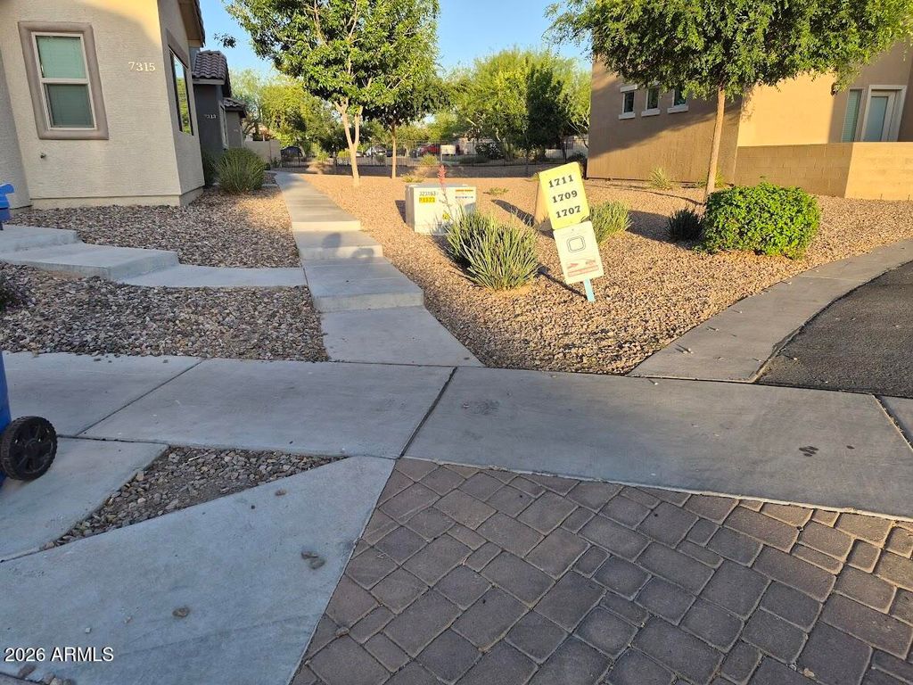 Image 24 of property listing at 1711 W POLLACK Street, Phoenix, AZ 85041