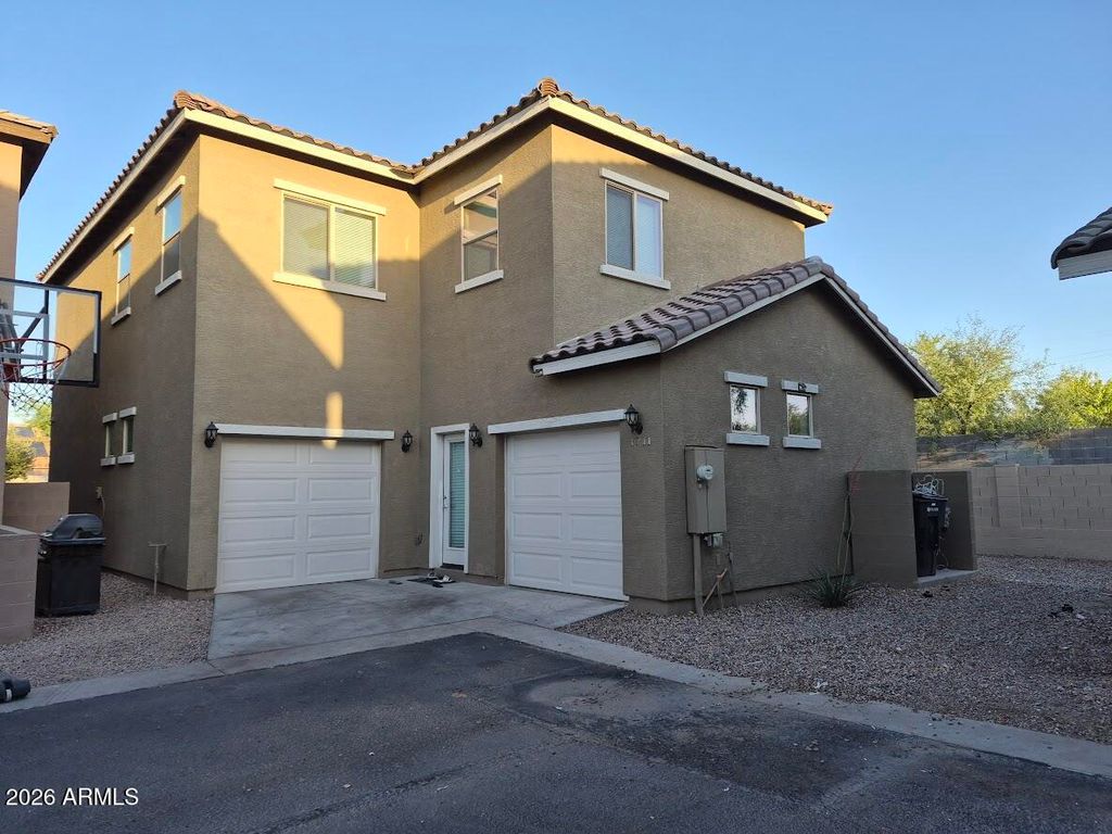 Image 5 of property listing at 1711 W POLLACK Street, Phoenix, AZ 85041