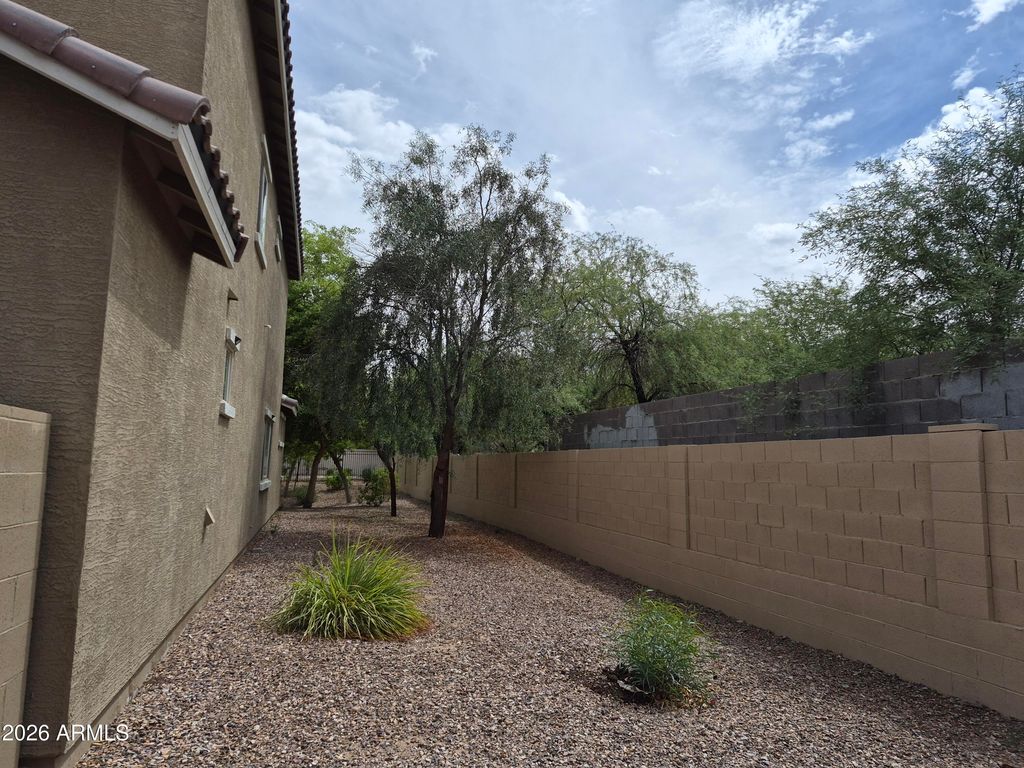 Image 9 of property listing at 1711 W POLLACK Street, Phoenix, AZ 85041