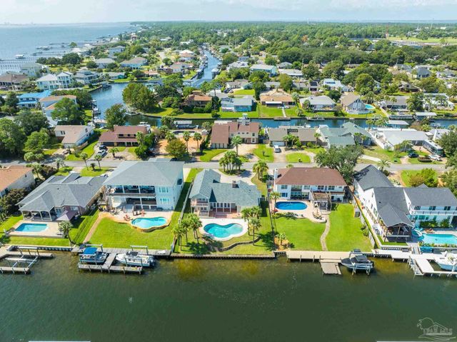 1098 Harbor Ln, Gulf Breeze, FL 32563