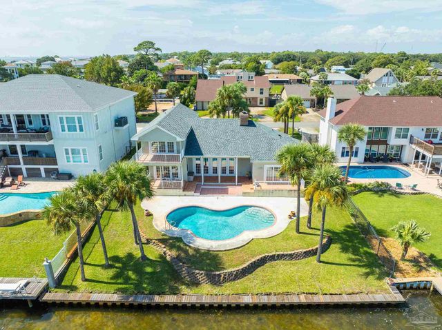 1098 Harbor Ln, Gulf Breeze, FL 32563