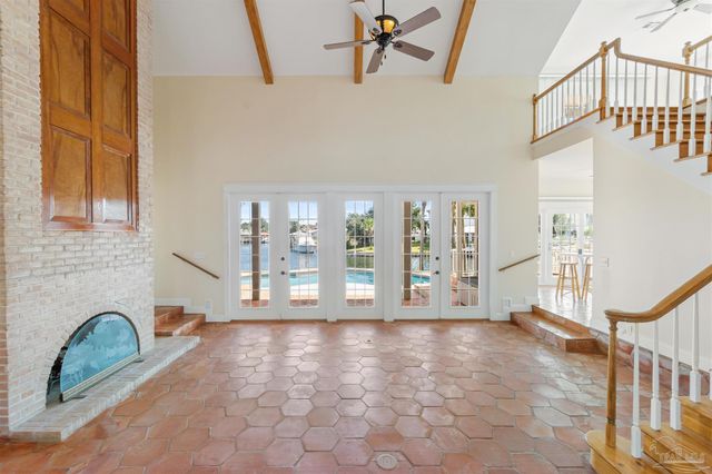 1098 Harbor Ln, Gulf Breeze, FL 32563