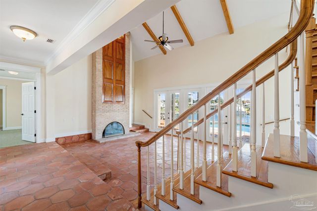 1098 Harbor Ln, Gulf Breeze, FL 32563