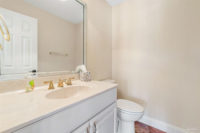 1098 Harbor Ln, Gulf Breeze, FL 32563