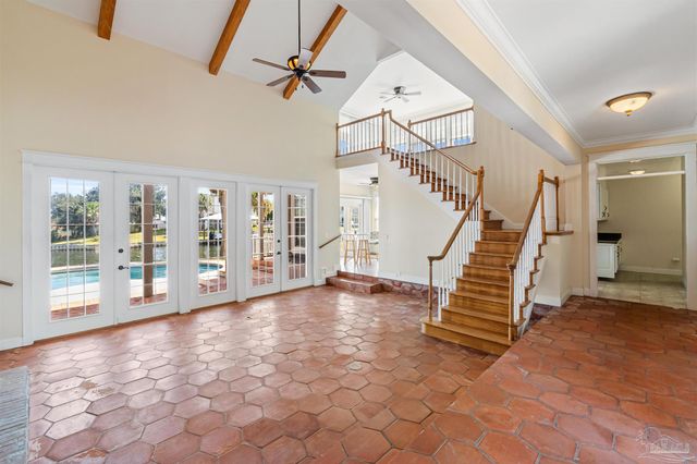 1098 Harbor Ln, Gulf Breeze, FL 32563