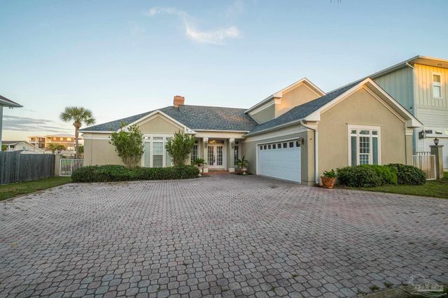 1098 Harbor Ln, Gulf Breeze, FL 32563