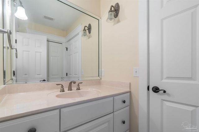 1098 Harbor Ln, Gulf Breeze, FL 32563