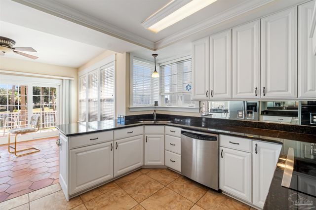 1098 Harbor Ln, Gulf Breeze, FL 32563