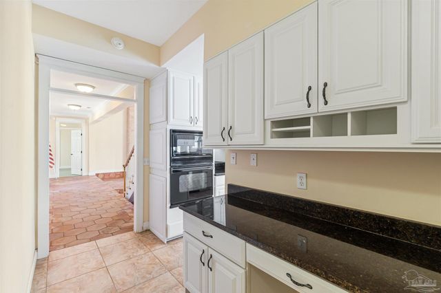 1098 Harbor Ln, Gulf Breeze, FL 32563