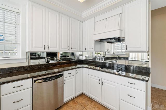 1098 Harbor Ln, Gulf Breeze, FL 32563