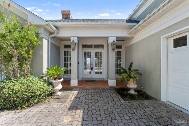 1098 Harbor Ln, Gulf Breeze, FL 32563