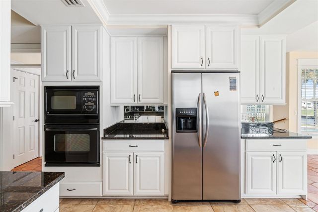 1098 Harbor Ln, Gulf Breeze, FL 32563