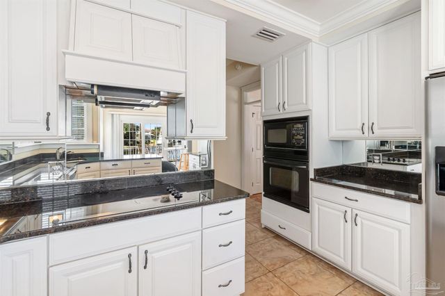 1098 Harbor Ln, Gulf Breeze, FL 32563