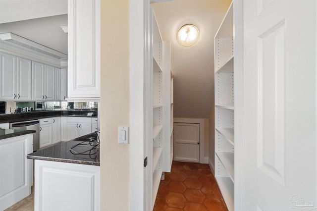 1098 Harbor Ln, Gulf Breeze, FL 32563