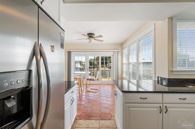 1098 Harbor Ln, Gulf Breeze, FL 32563