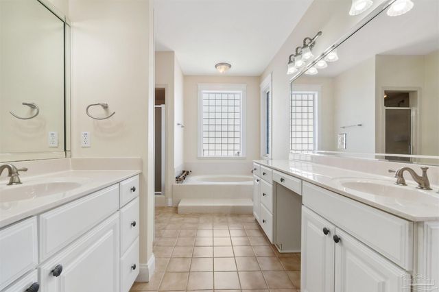 1098 Harbor Ln, Gulf Breeze, FL 32563