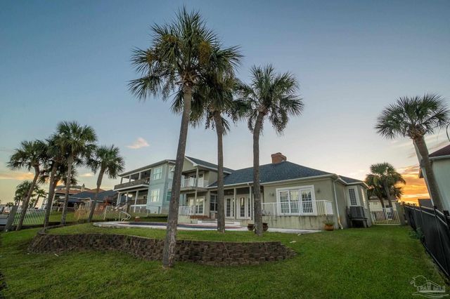 1098 Harbor Ln, Gulf Breeze, FL 32563