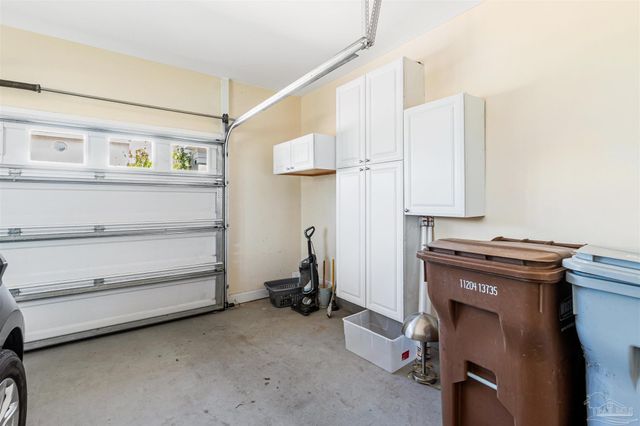 1098 Harbor Ln, Gulf Breeze, FL 32563