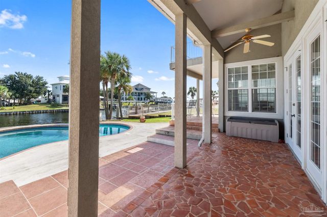 1098 Harbor Ln, Gulf Breeze, FL 32563