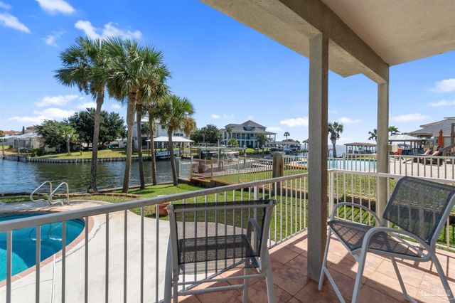 1098 Harbor Ln, Gulf Breeze, FL 32563