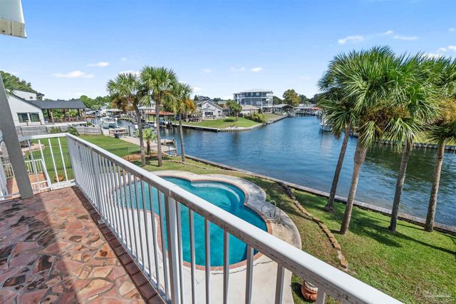1098 Harbor Ln, Gulf Breeze, FL 32563