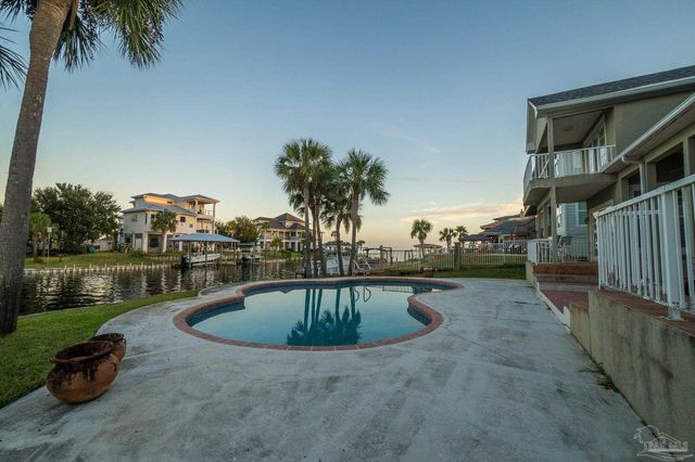 1098 Harbor Ln, Gulf Breeze, FL 32563