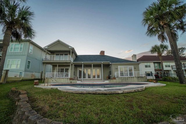 1098 Harbor Ln, Gulf Breeze, FL 32563